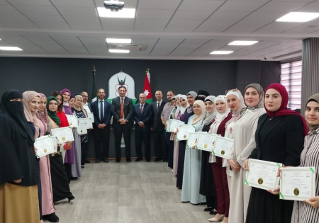 تخريج معلمي ومعلمات المدرسة النموذجية في دورة 